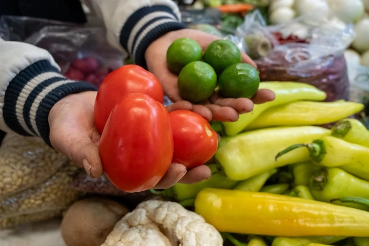 Jitomate y limón disparan precio de la canasta básica en Guanajuato