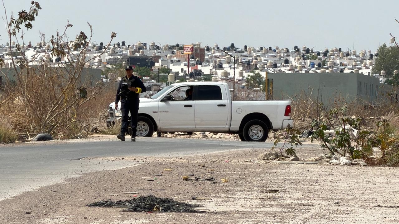 Hallan cuerpo envuelto en bolsas en baldío de Brisas del Campestre