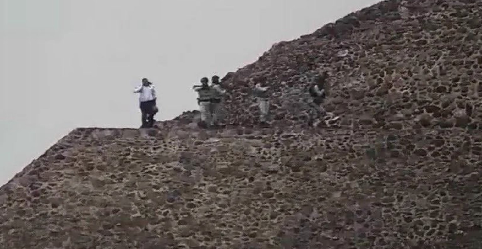 Disparos en Teotihuacán muere turista canadiense y el agresor, reportan varios lesionados