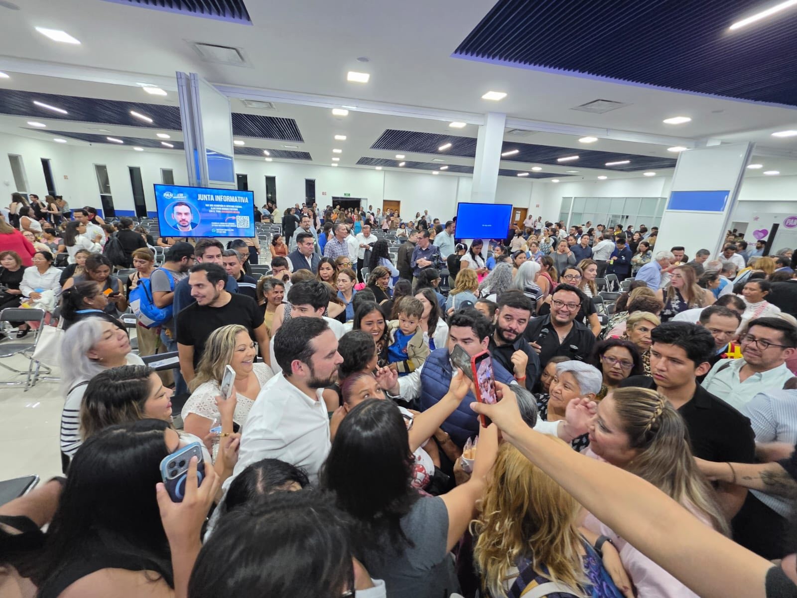 ¡Hasta batucada! Alan Márquez reaparece en León con respaldo político señales rumbo a la alcaldía