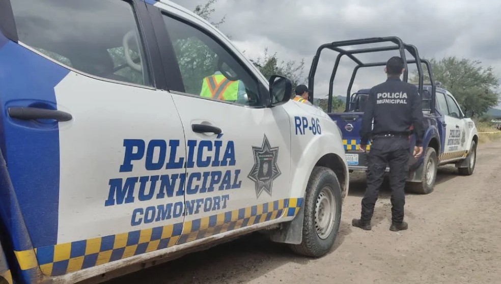 Dos policías municipales de Comonfort son detenidos por la Fiscalía sin explicación oficial