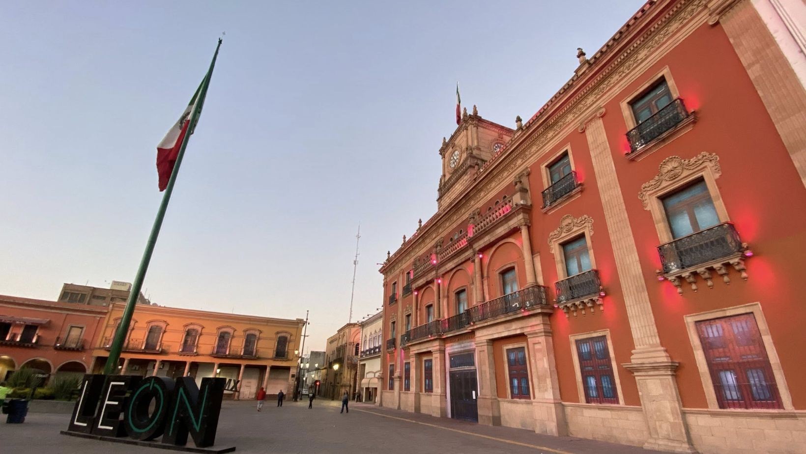 Alcaldesa de León renuncia al PAN y llama a unidad