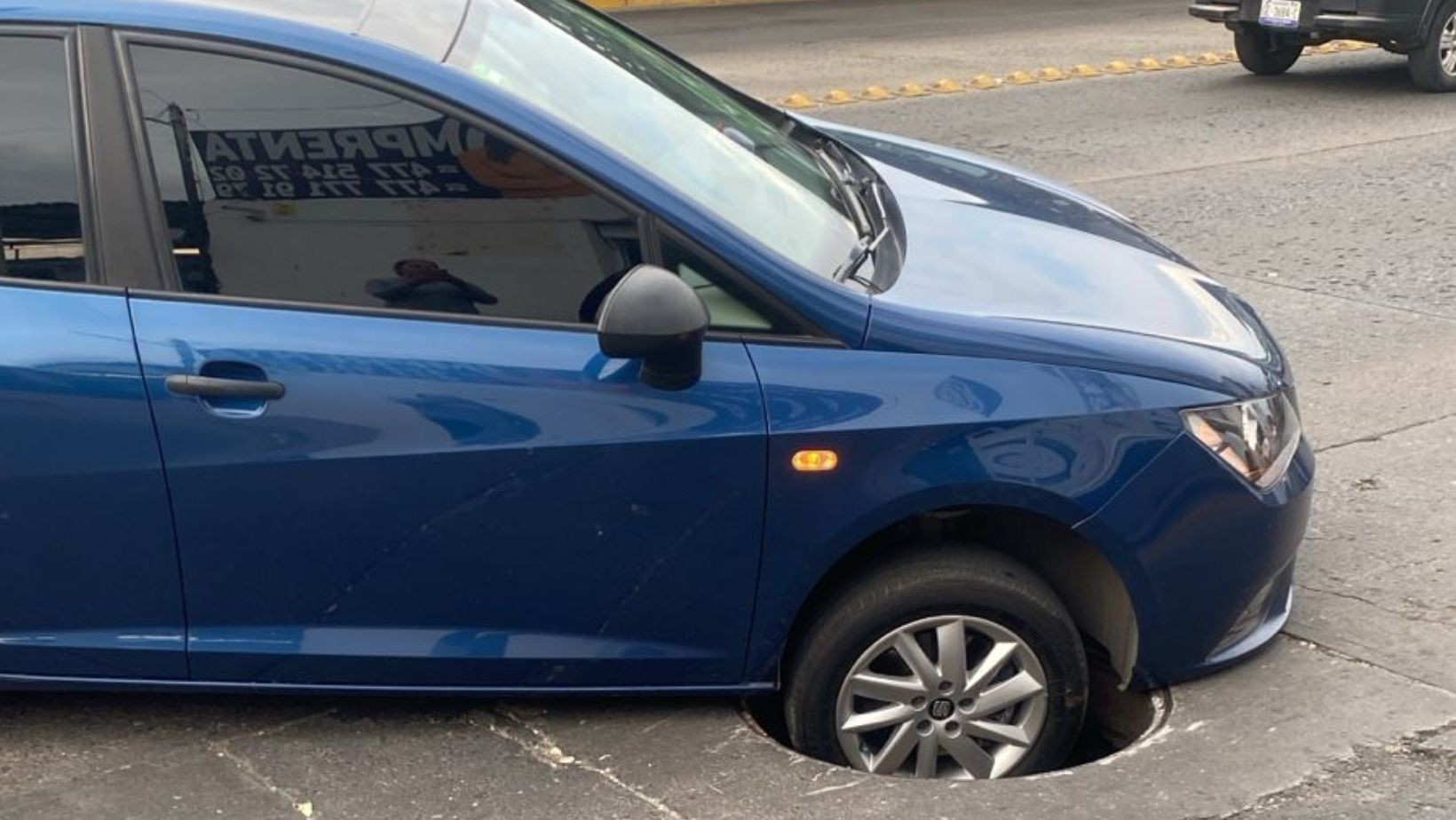 Registro de CFE provoca accidentes en León