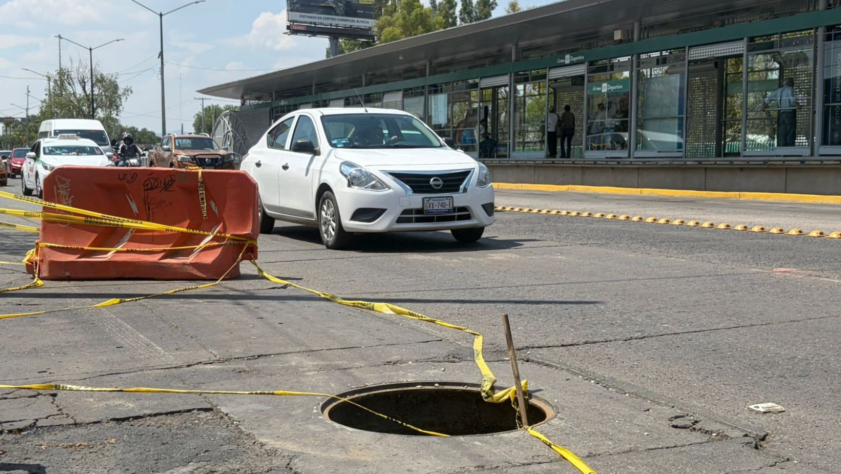 Registro de CFE provoca accidentes en León