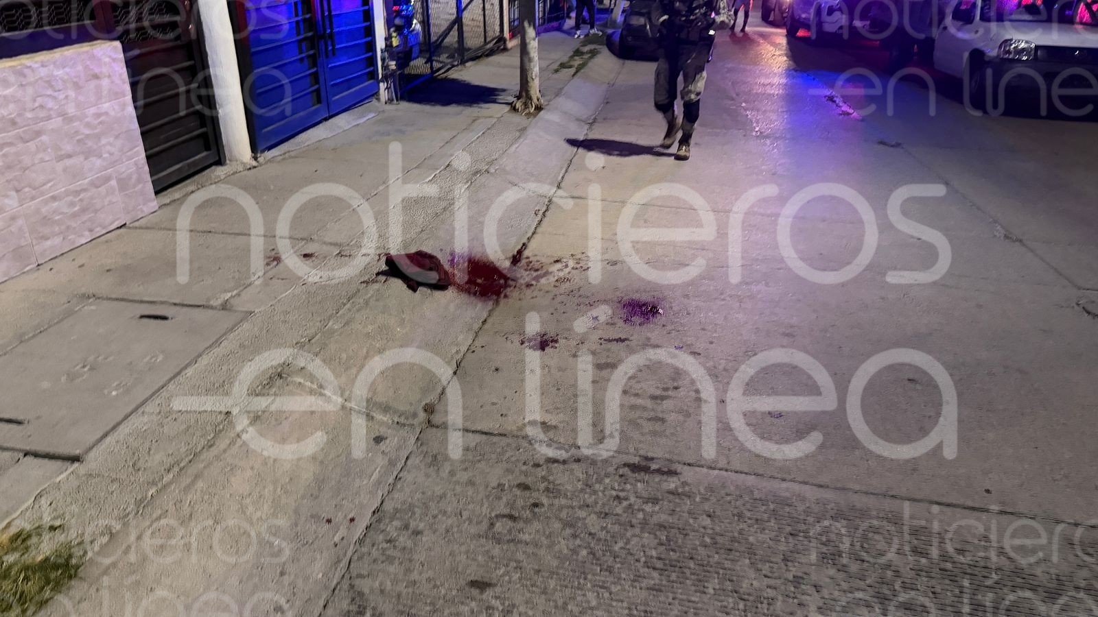 Paramédicos de Protección Civil le brindaron atención prehospitalaria y, tras estabilizarlo, lo trasladaron de urgencia a un hospital, donde su condición fue reportada como crítica.