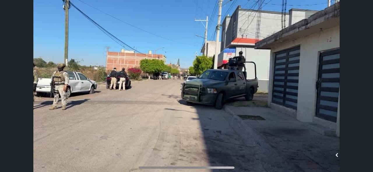 Detienen a ocho policías municipales por presuntos vínculos con grupo criminal en Guanajuato