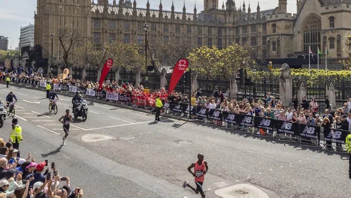 Sabastian Sawe rompe la historia: logra el primer maratón por debajo de las 2 horas