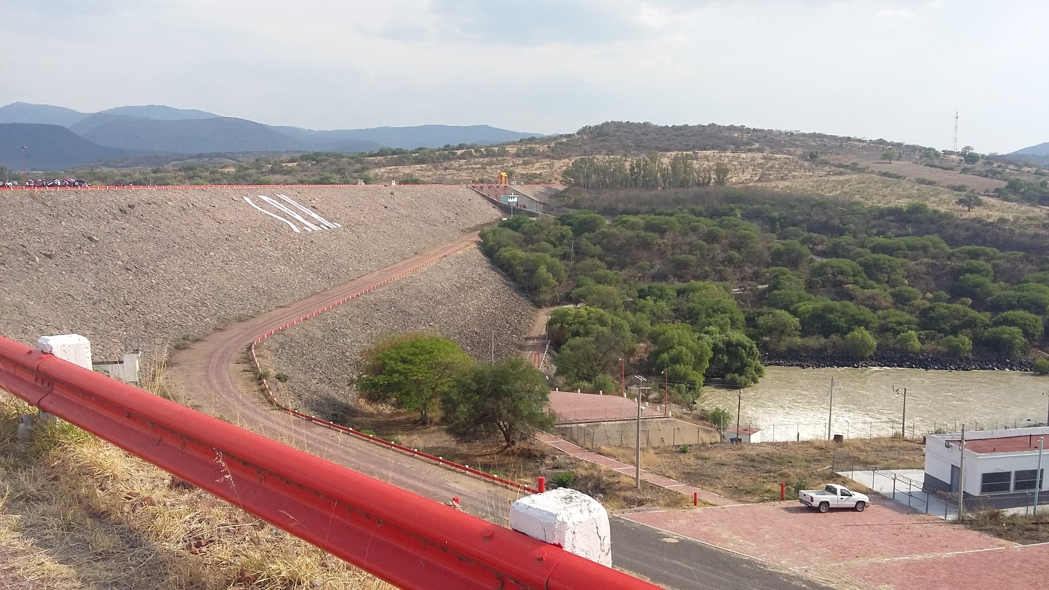 Alcalde de Salvatierra se pronuncia contra el acueducto Solís-León por afectaciones al campo