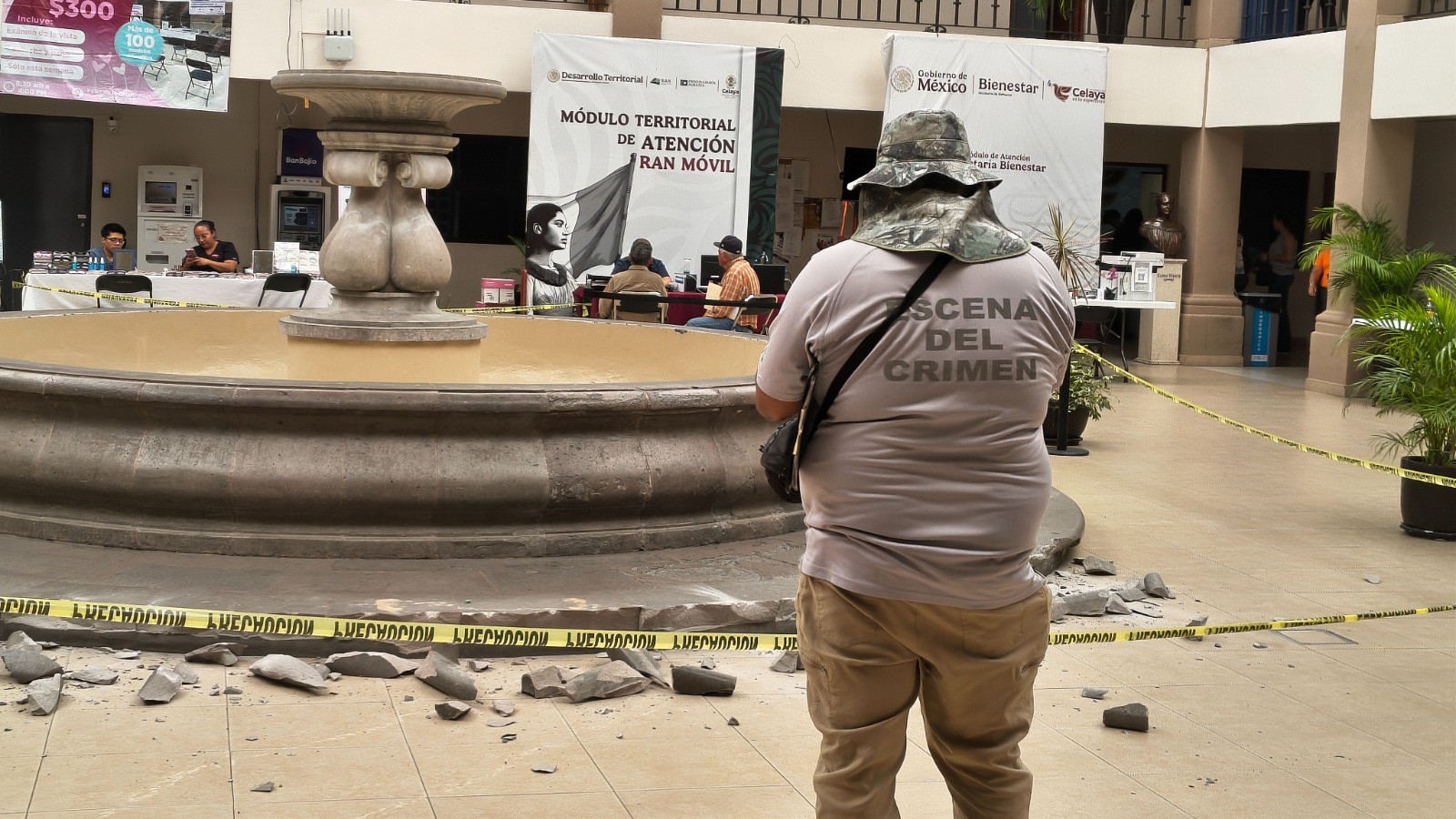 “Enviado de Dios” destroza fuente en Presidencia; policías lo confundieron con trabajador
