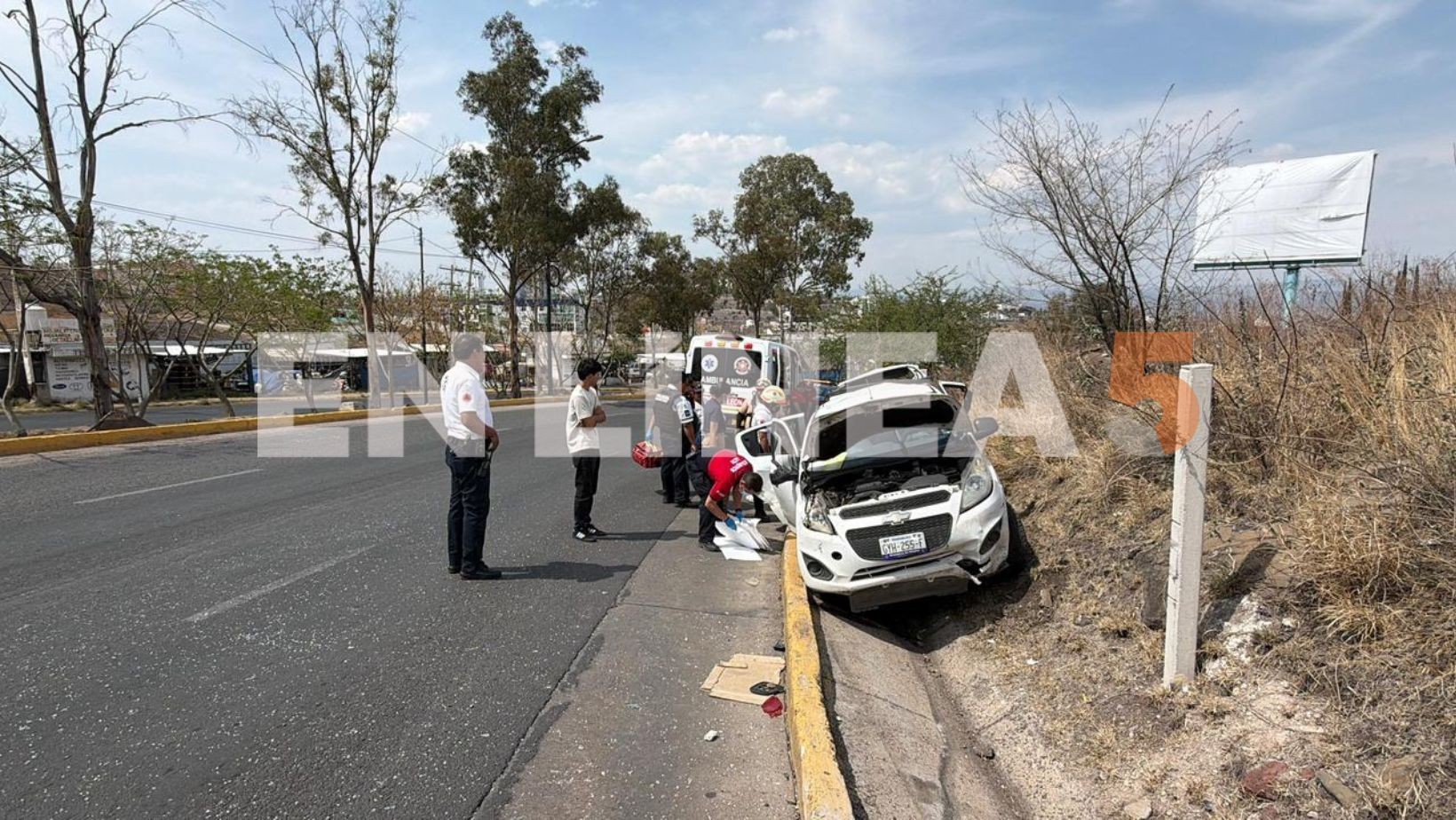Volcadura de adolescentes en León deja un lesionado grave