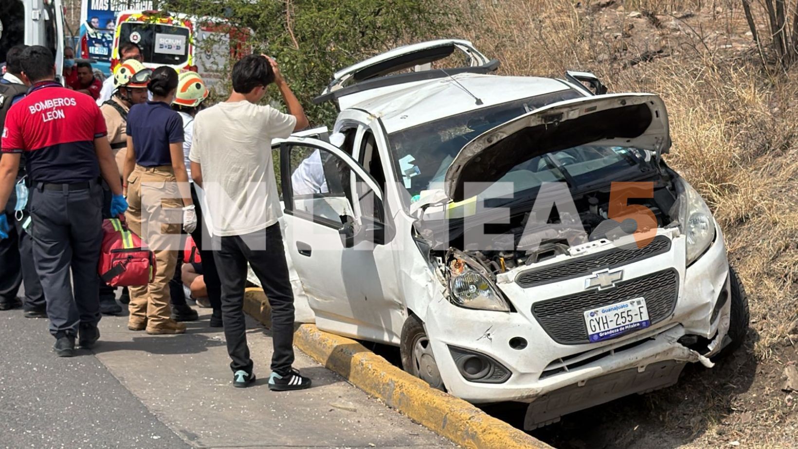 Volcadura de adolescentes en León deja un lesionado grave