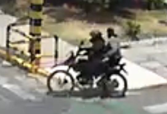 Sujetos armados en motocicleta roban casi 200 mil pesos en la avenida Torres Landa