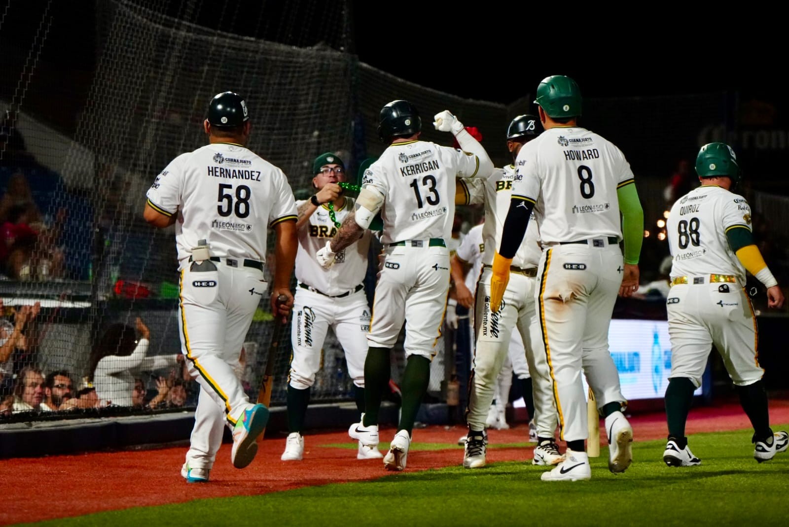 Siguen encendidos, Bravos de León amarra cuarta serie consecutiva tras vencer a El Águila