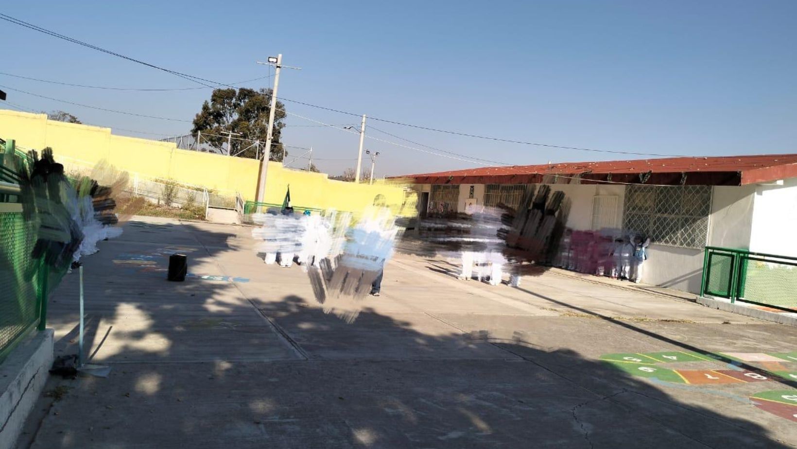 Niños bajo el sol: exigen techado urgente en kínder de León