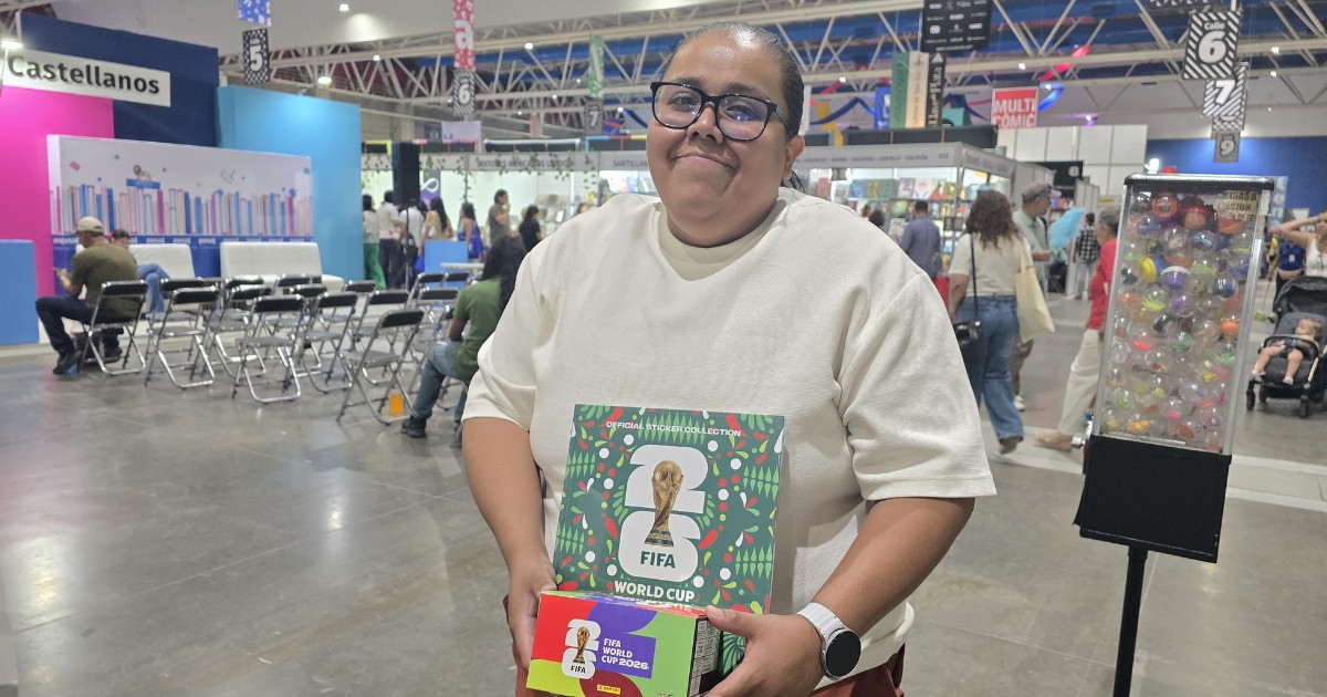 Priscilla recibió como regalo de cumpleaños el álbum de la Copa del Mundo 2026