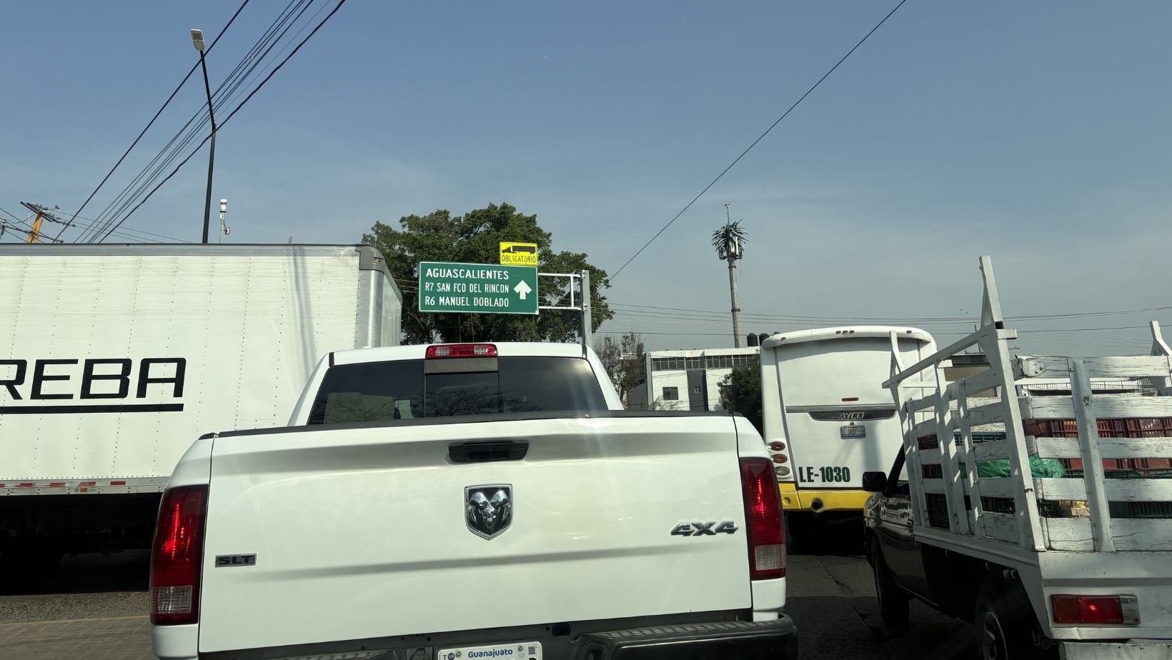 Tráfico en Timoteo Lozano desespera a automovilistas