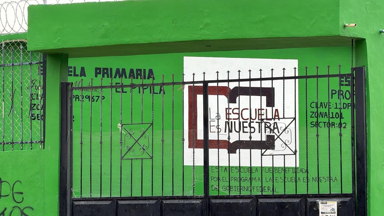 Hallan dos cuerpos maniatados cerca de escuela primaria en León