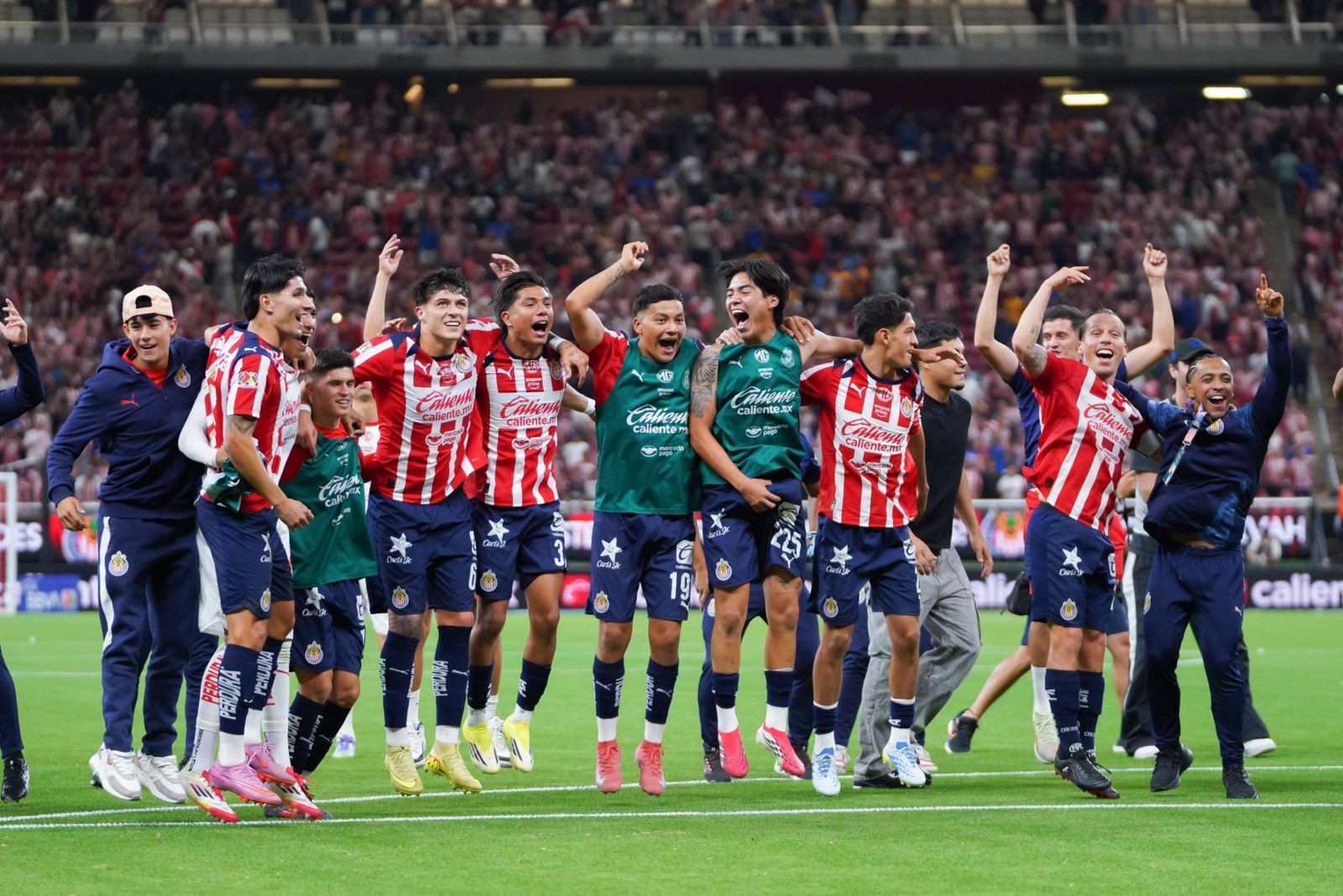 Arracan las 'semis', Chivas visita al Cruz Azul que quiere seguir con la racha de Huiqui