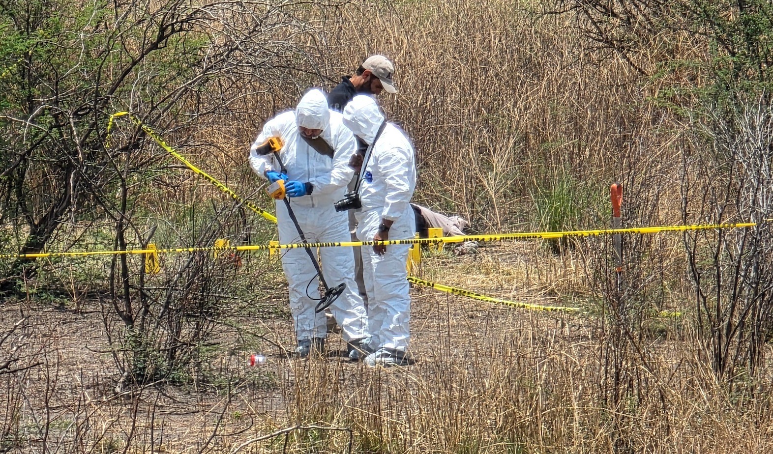 Encuentran sin vida a una pareja joven junto a la autopista Querétaro-Salamanca