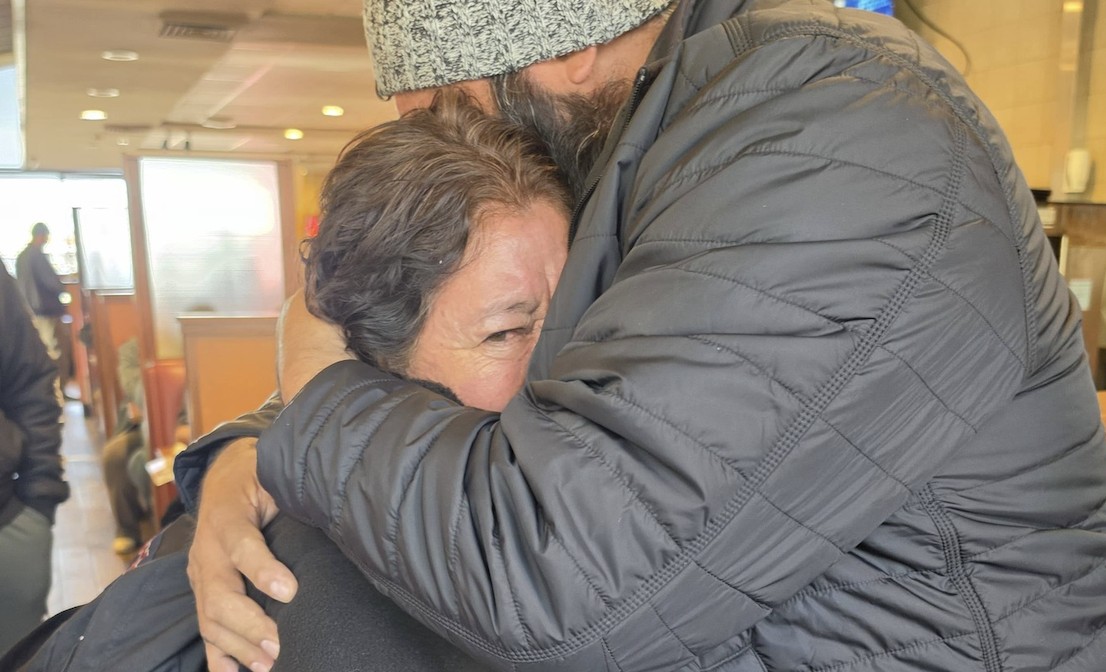 Obtienen 40 adultos mayores de Comonfort visa humanitaria para reencontrarse con sus hijos en EU