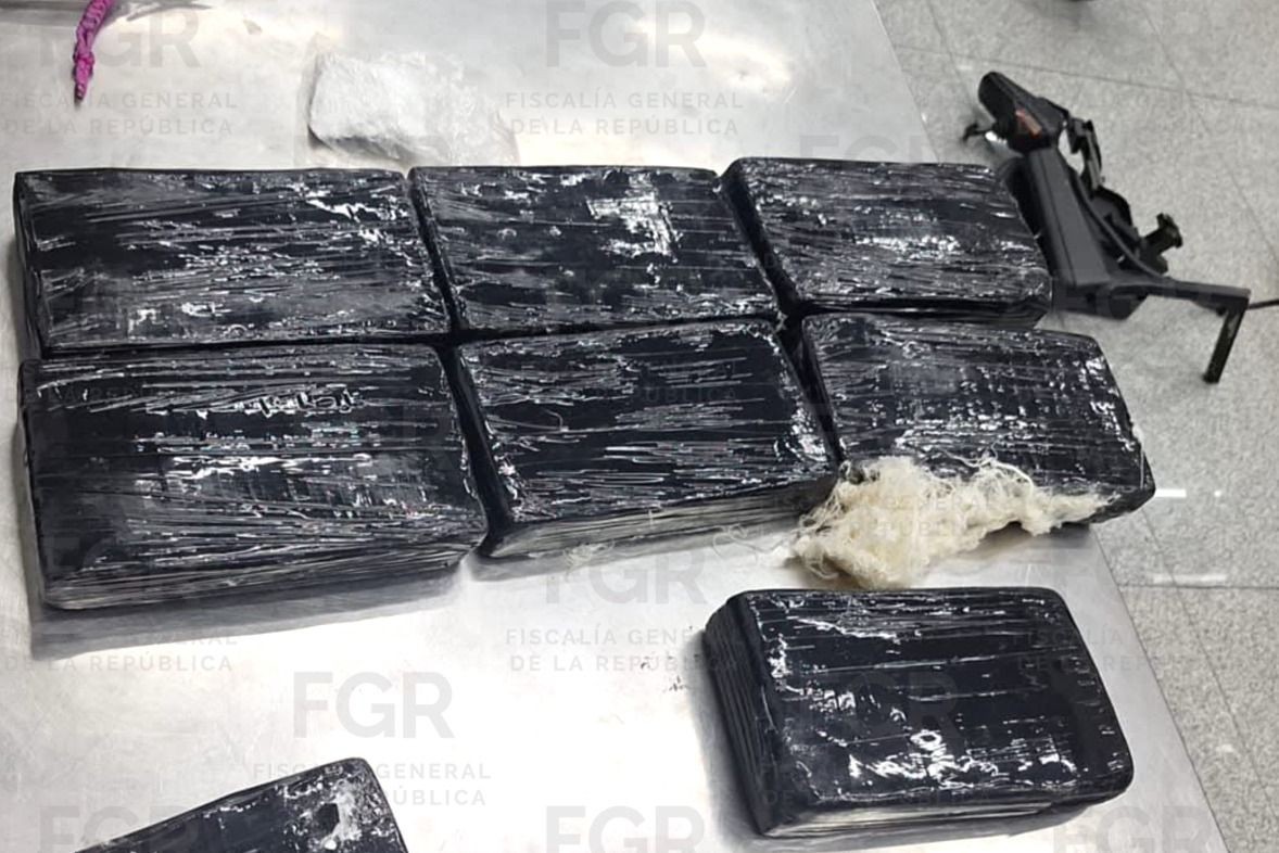 Detienen a hombre con 8 kilos de droga escondida en silla de ruedas en el aeropuerto capitalino