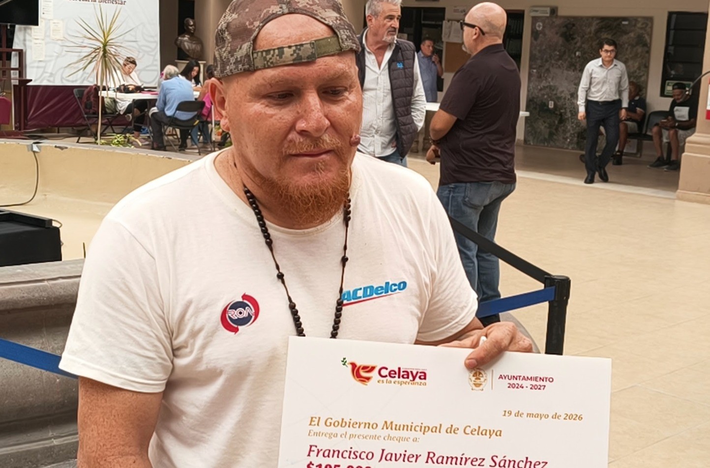 A 26 años del Domingo Negro en Celaya, “El Güero” recibió apoyo para renovar sus prótesis.