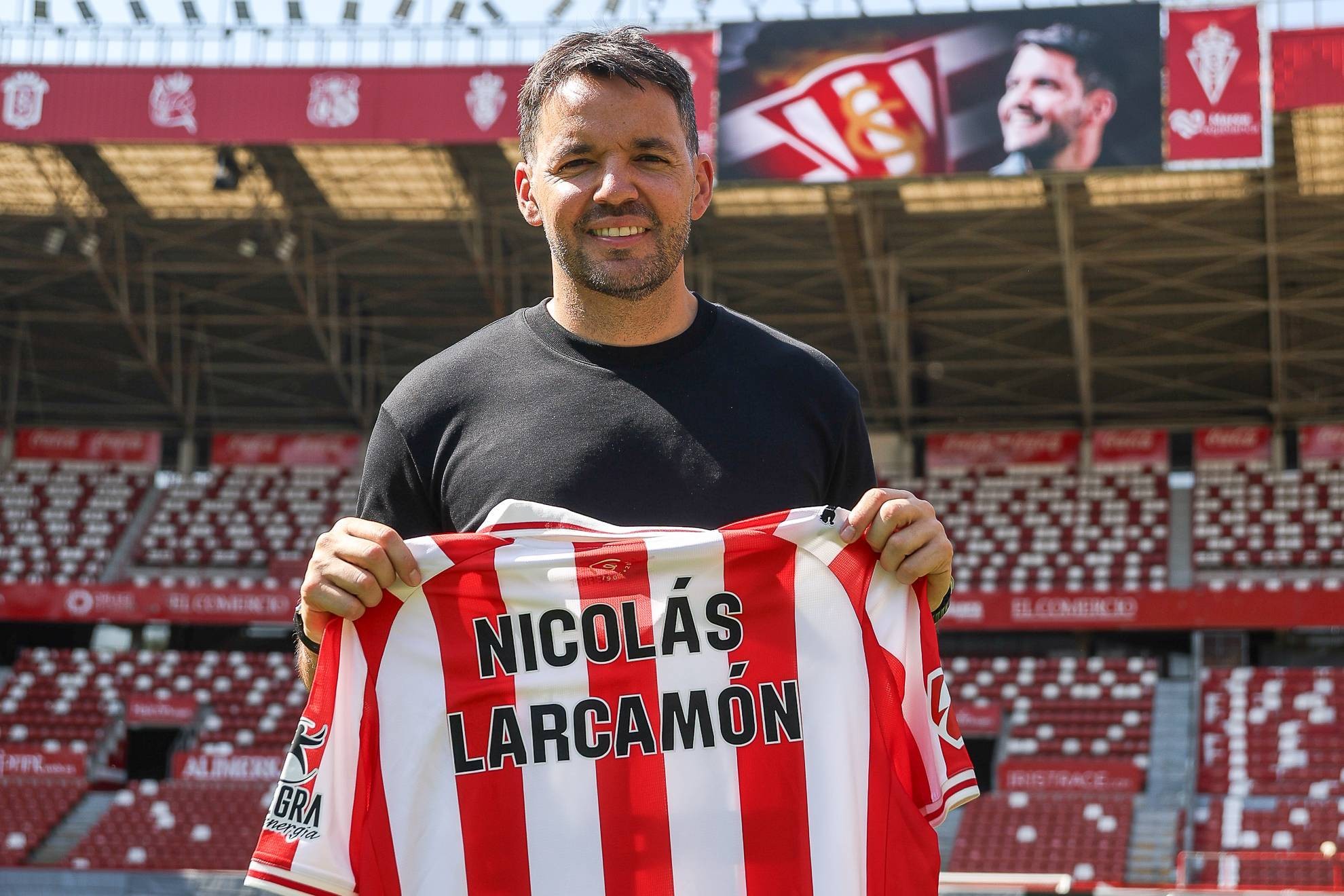 Nicolás Larcamón es oficialmente nuevo entrenador del Sporting de Gijón
