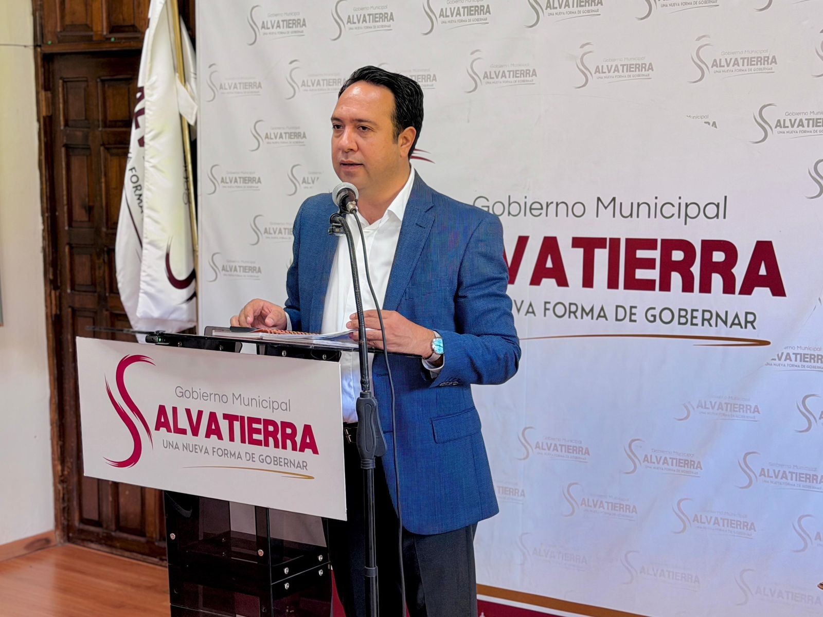 Defiende Sámano su paso por varios partidos y marca distancia con el ‘chapulineo’