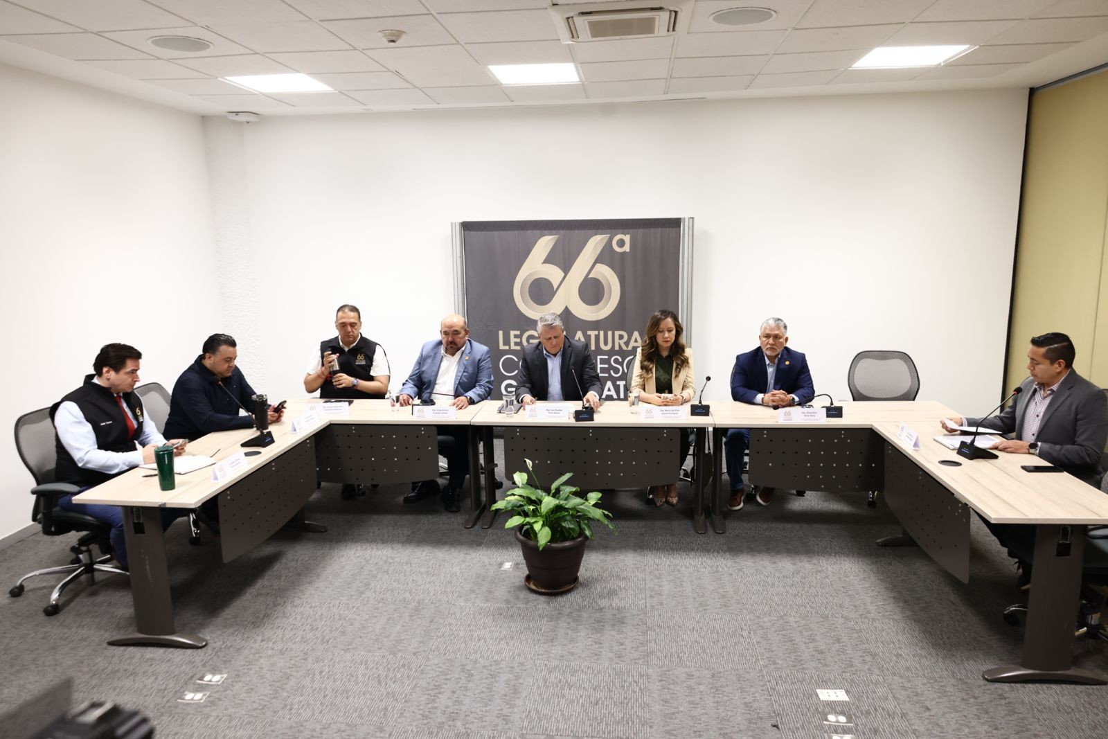 Nombran a hija de Héctor López Santillana como directora de Archivos del Congreso