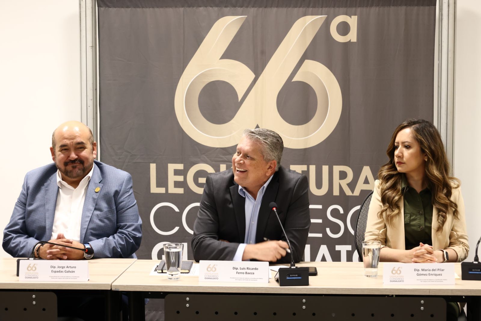 Paola López Solís llega a dirección de Archivos del Congreso; es hija de Héctor López Santillana