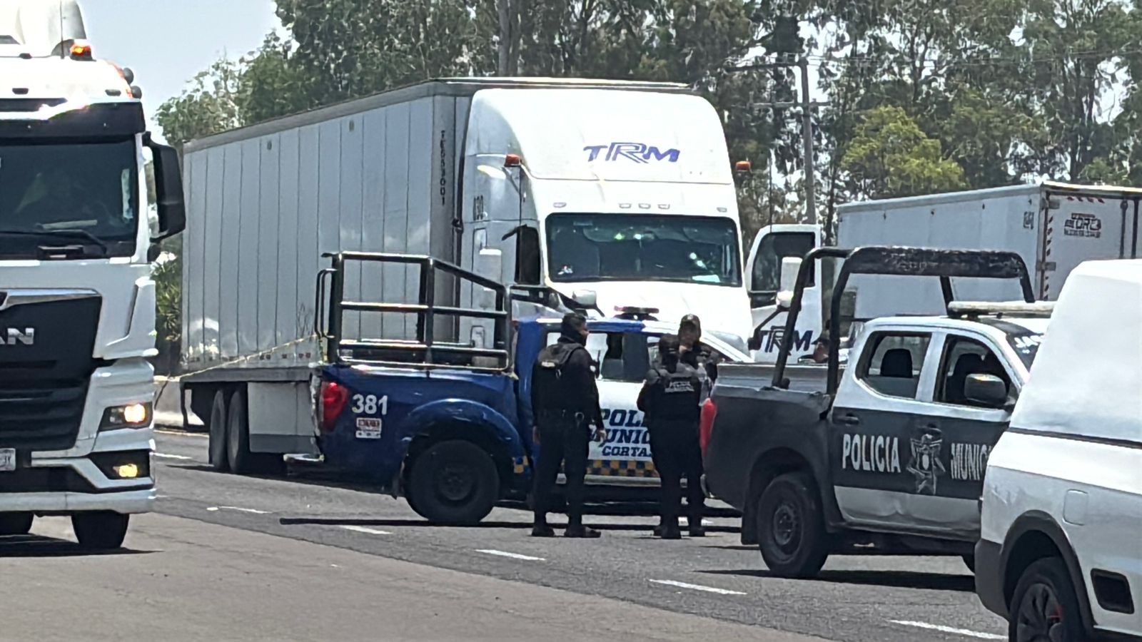 Atacan a balazos a trailero en intento de asalto sobre la Panamericana