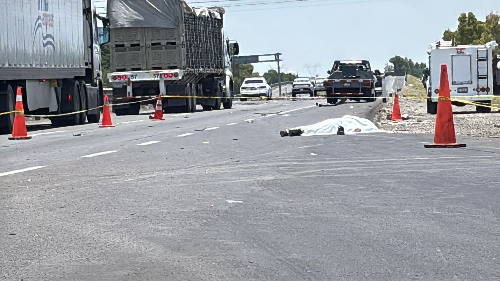 Muere joven motociclista tras ser arrollado en la autopista Salamanca-Querétaro