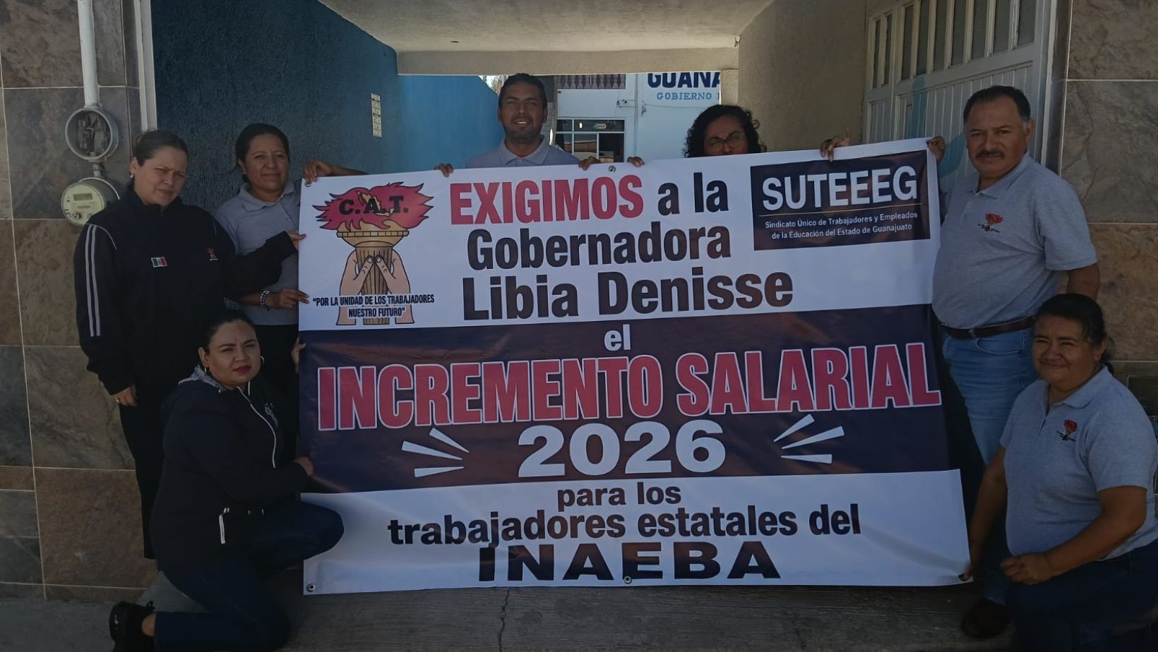Trabajadores de INAEBA se manifiestan por aumento en Guanajuato