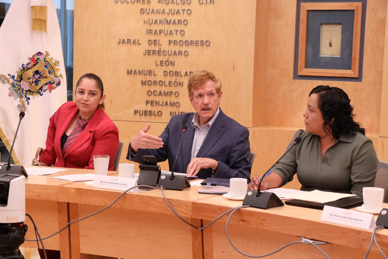 Exige Romero Hicks sustento legal en retiro de camiones urbanos en Guanajuato capital
