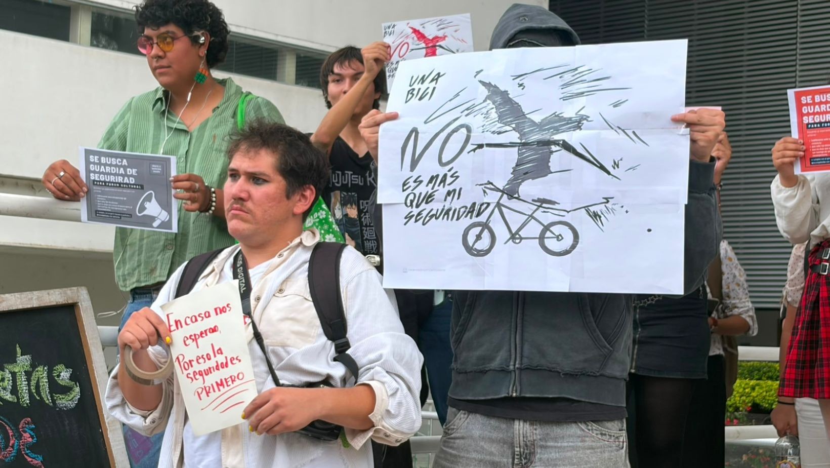 Estudiantes de la UG León se manifiestan por ola de inseguridad