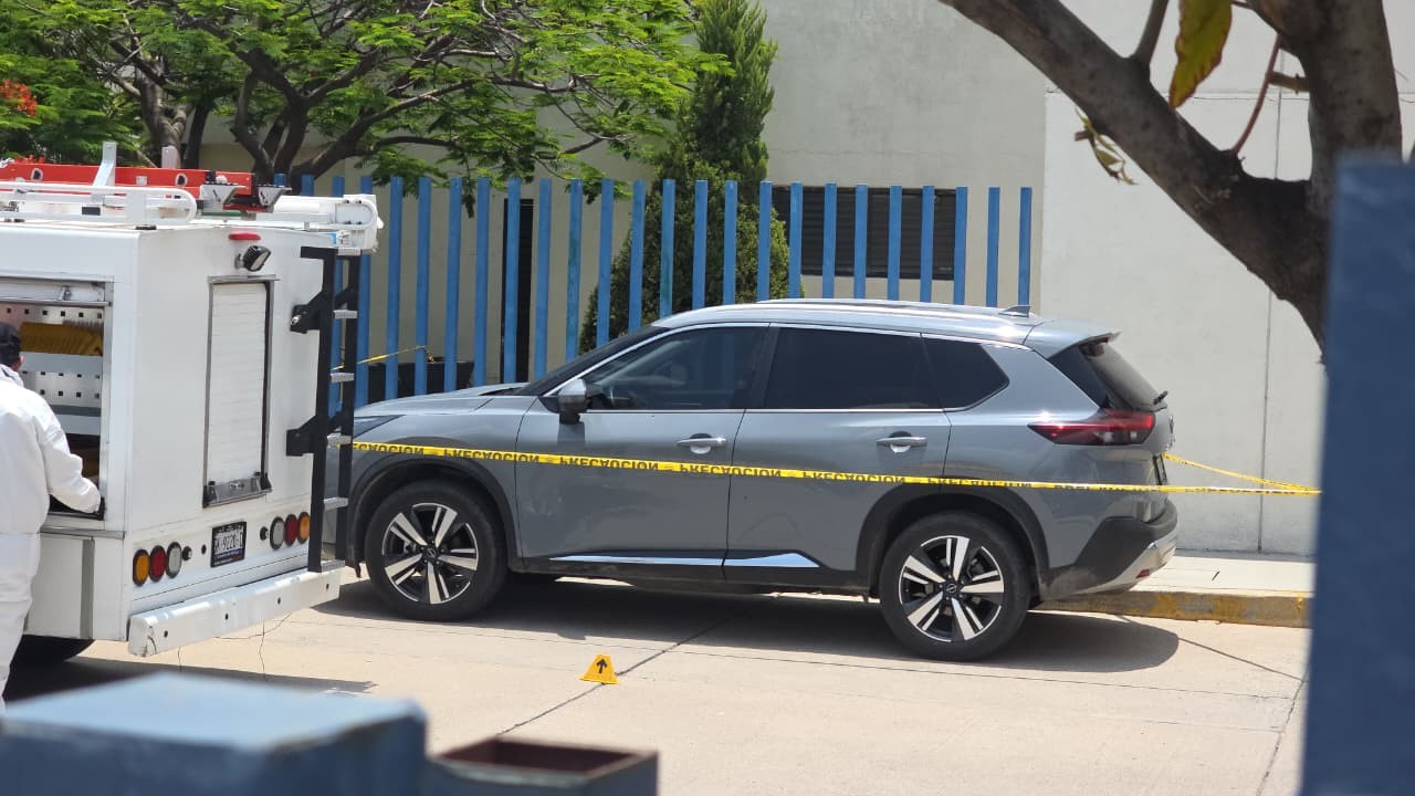 Balean a camioneta durante presunto intento de asalto en la carretera Cortazar-Celaya