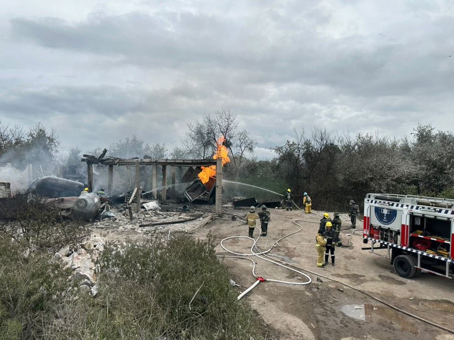 Explosión en almacén clandestino de gas LP provoca evacuación de 2 mil personas en Puebla