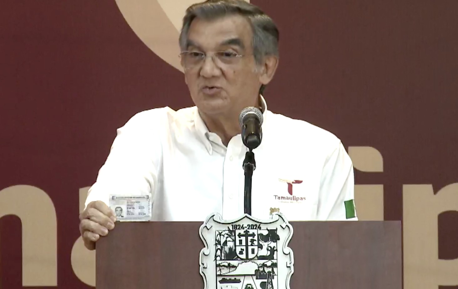 Américo Villarreal muestra su visa y rechaza señalamientos sobre presuntas restricciones de EU