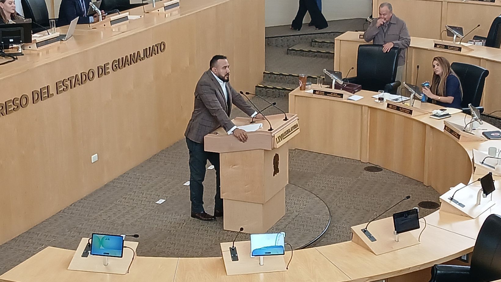 “Soy un chapulín, pero congruente”: Diputado Tovar encara críticas en la tribuna del Congreso de Guanajuato