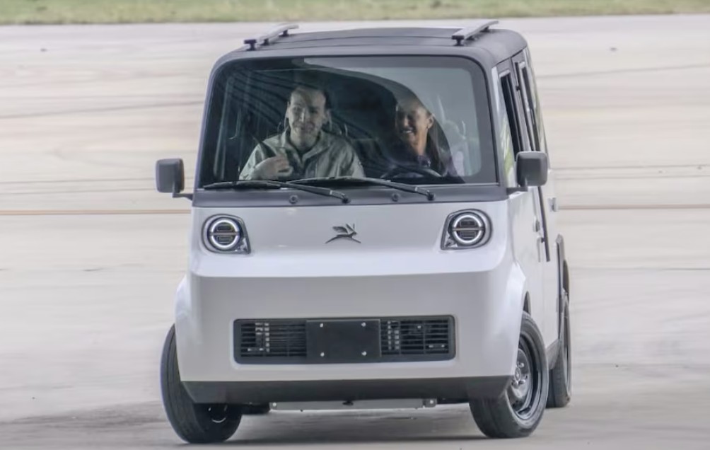 Presenta Sheinbaum el primer prototipo de Olinia, el auto eléctrico mexicano que costará desde 150 mil pesos