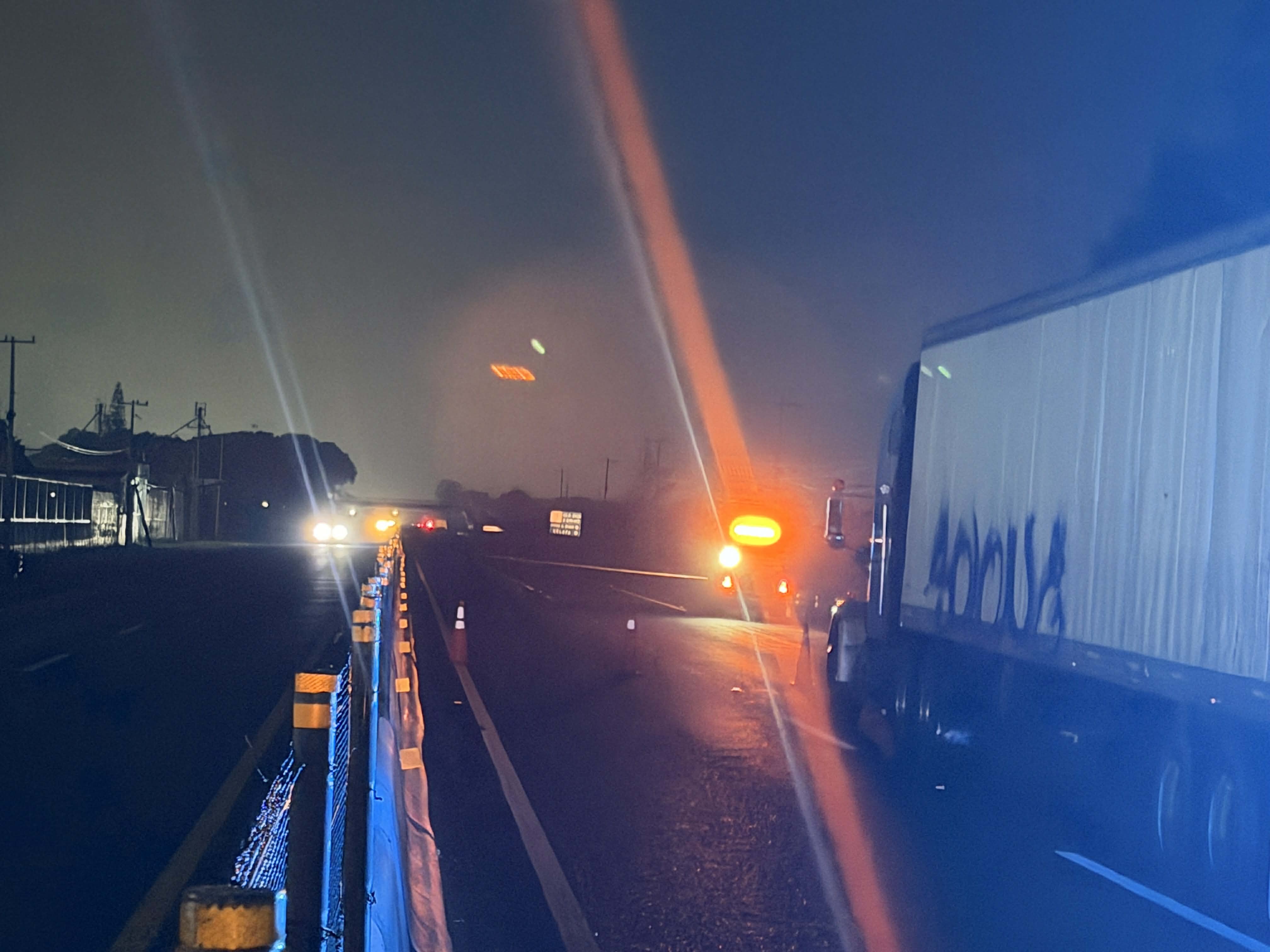 Mueren tres motociclistas tras ser arrollados por tráiler en la carretera Cortazar-Celaya