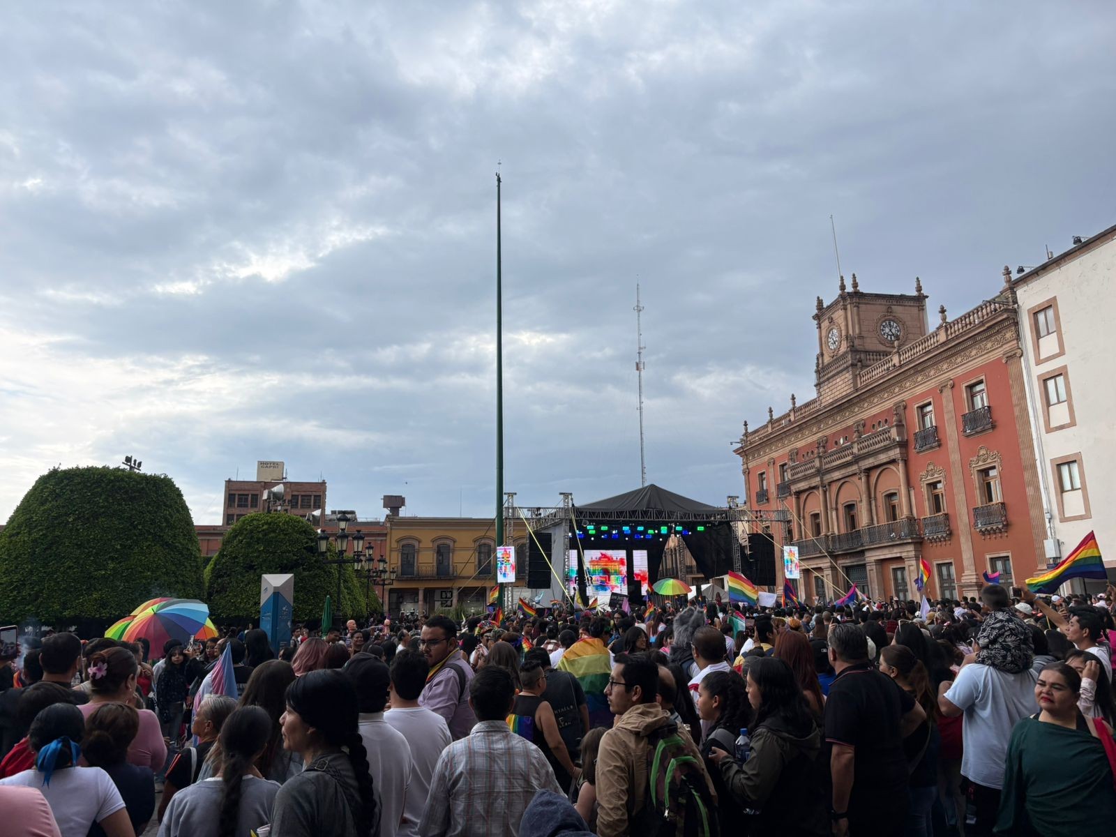 La diversidad tomó las calles de León: Marcha Pride 2026 reúne a unas 25 mil personas La diversidad tomó las calles de León: Marcha Pride 2026 reúne a unas 25 mil personas