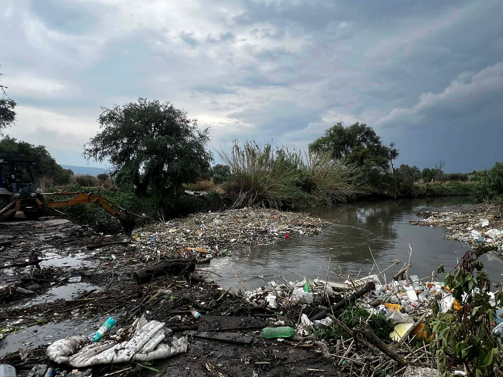 Refuerzan limpieza y vigilancia en río de Apaseo el Grande ante temporada de lluvias
