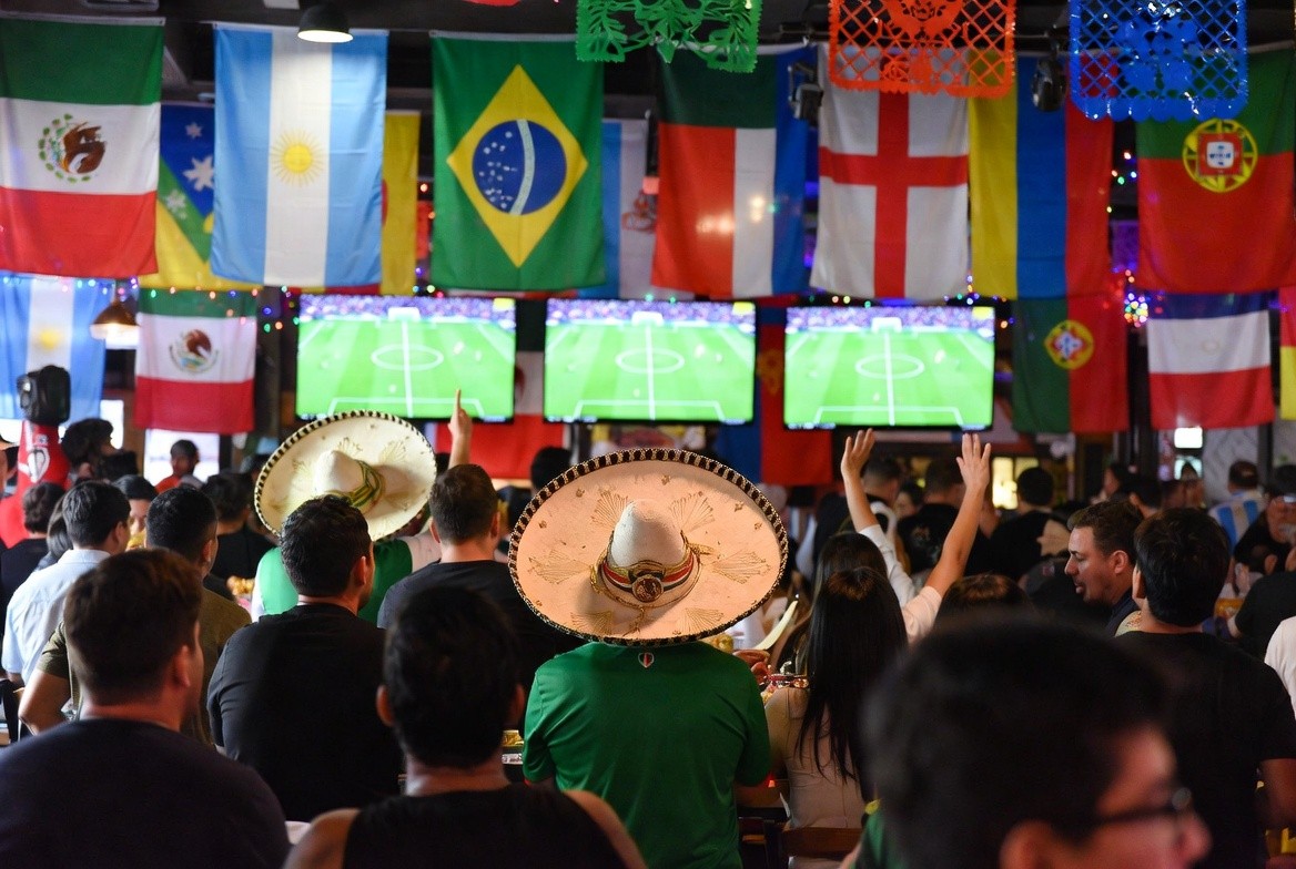 Piden facilitar licencias para que pequeños negocios puedan transmitir el Mundial 2026