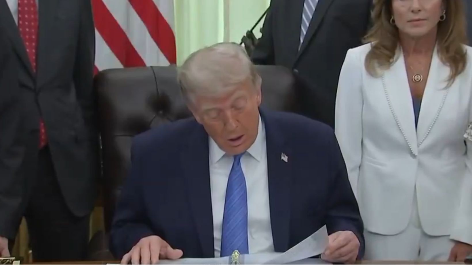 Trump amenaza con atacar vía terrestre a los narcos