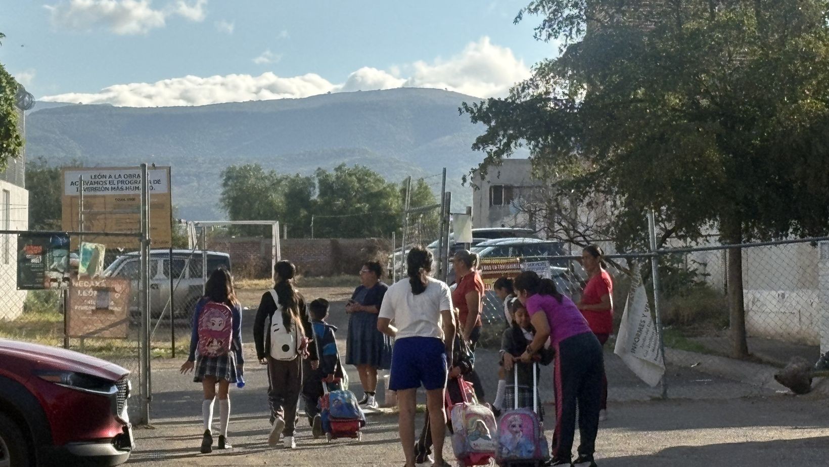 Escuelas vacías, plazas llenas y negocios en pausa: así vivió León el debut de México en el Mundial Escuelas vacías, plazas llenas y negocios en pausa: así vivió León el debut de México en el Mundial