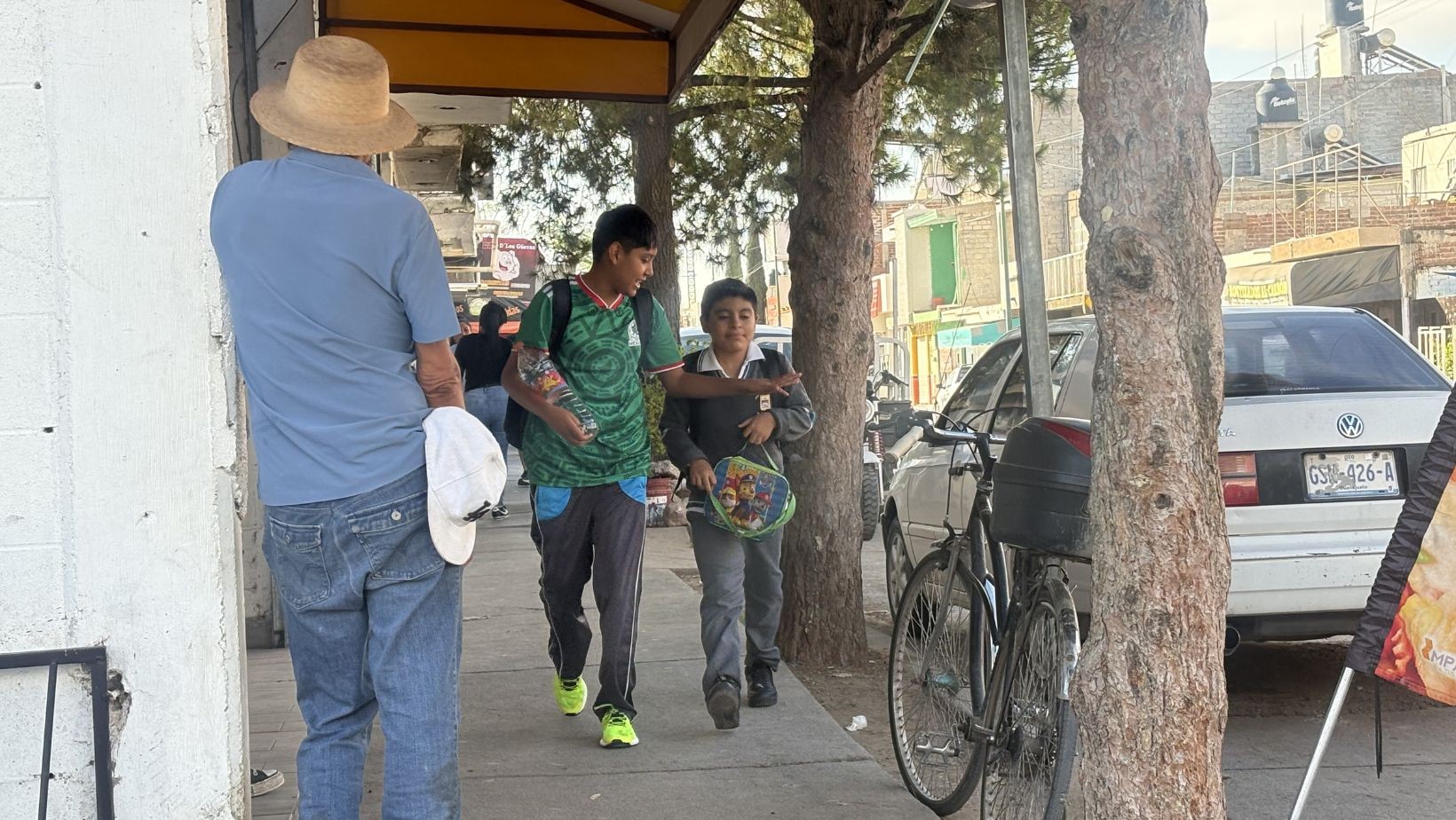Escuelas vacías, plazas llenas y negocios en pausa: así vivió León el debut de México en el Mundial Escuelas vacías, plazas llenas y negocios en pausa: así vivió León el debut de México en el Mundial