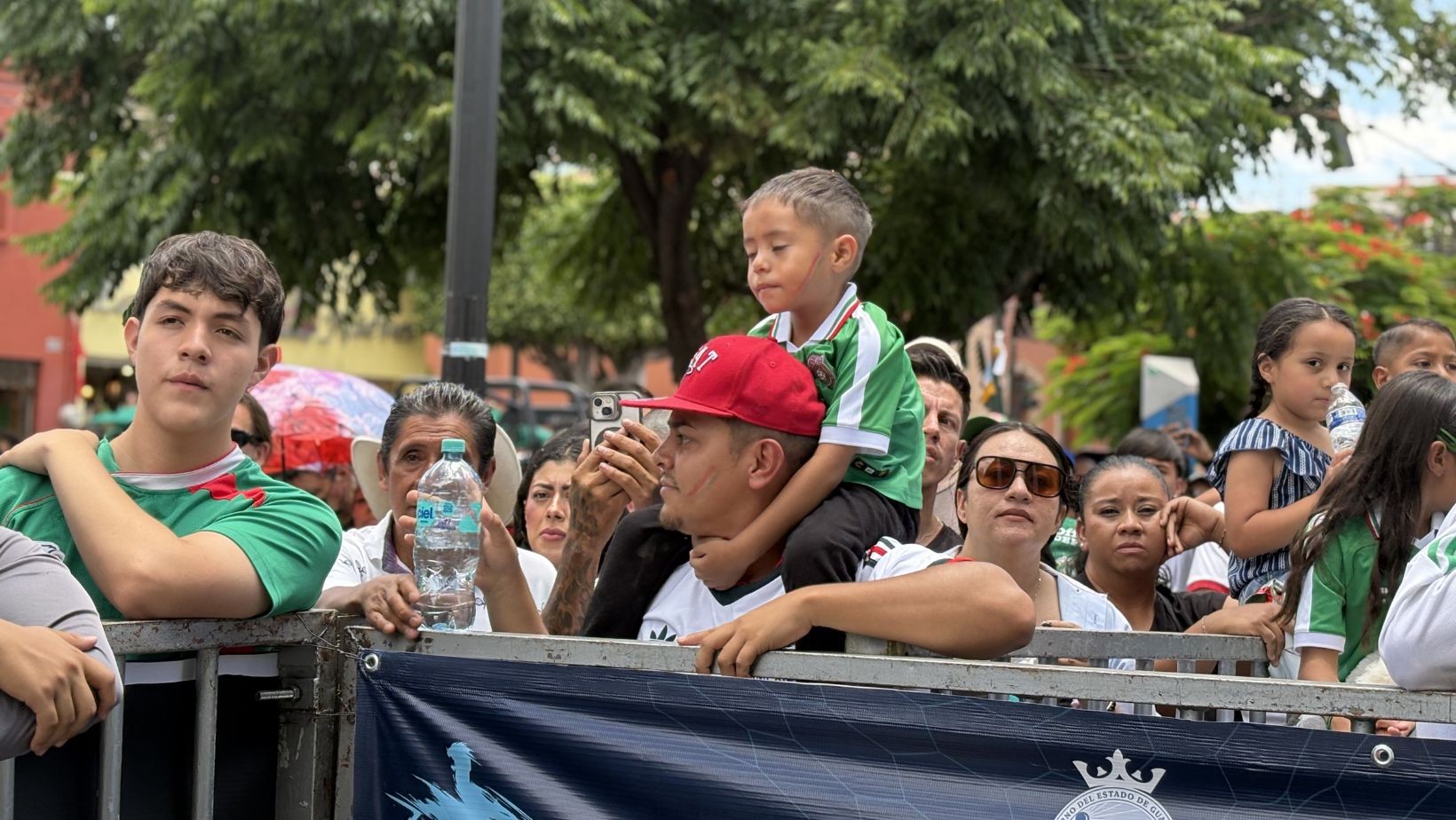 Escuelas vacías, plazas llenas y negocios en pausa: así vivió León el debut de México en el Mundial Escuelas vacías, plazas llenas y negocios en pausa: así vivió León el debut de México en el Mundial