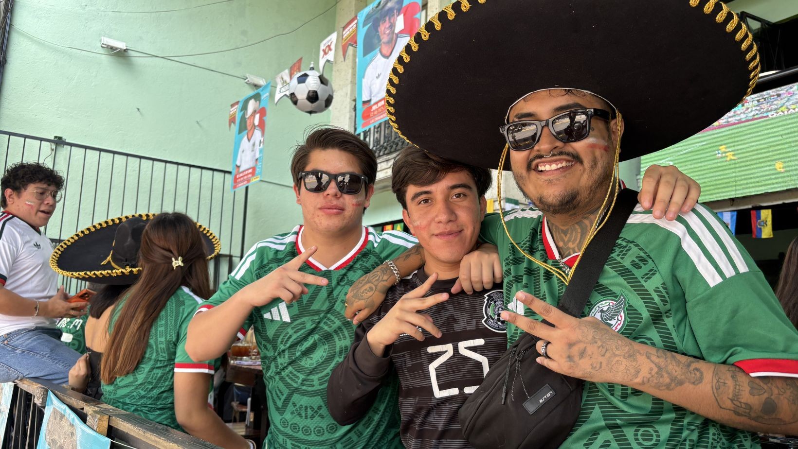 Escuelas vacías, plazas llenas y negocios en pausa: así vivió León el debut de México en el Mundial Escuelas vacías, plazas llenas y negocios en pausa: así vivió León el debut de México en el Mundial