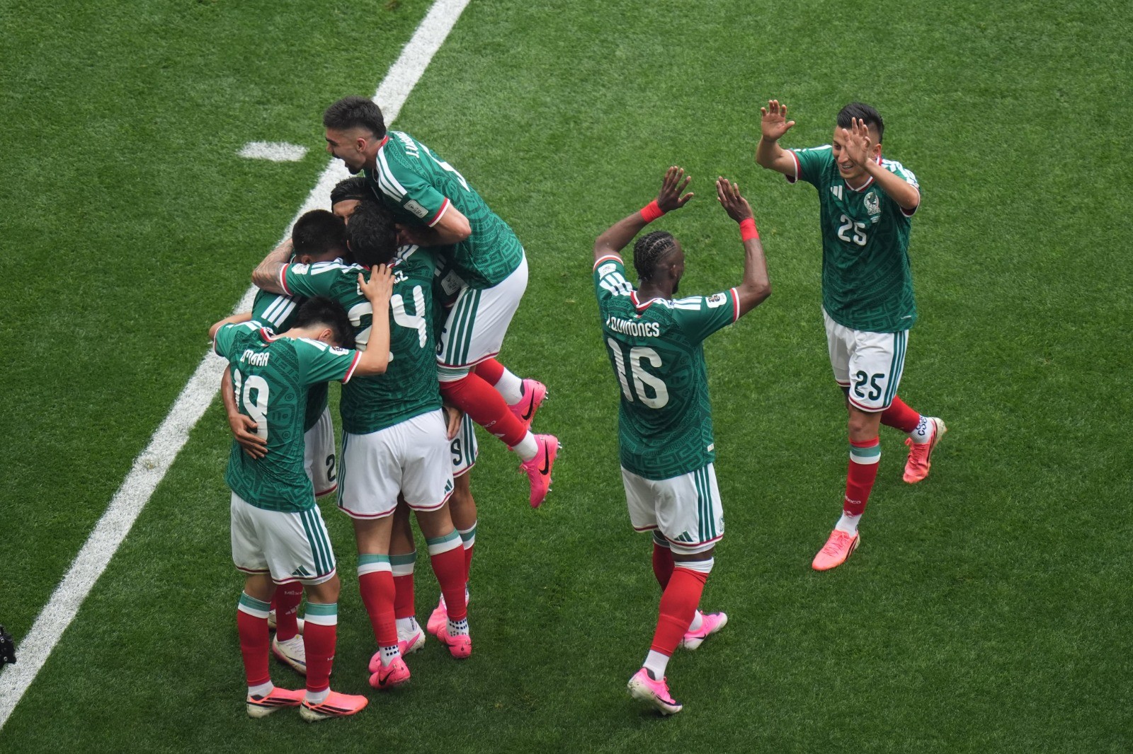 México debuta con triunfo, faltó más contundencia y pierde a Montes para el segundo partido